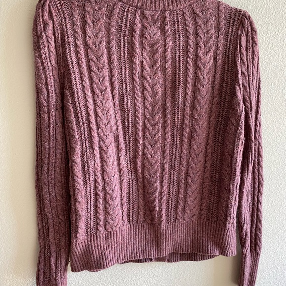 Pretty soft rose color sweater in very good condition, perfect for Fall layering - Picture 2 of 6